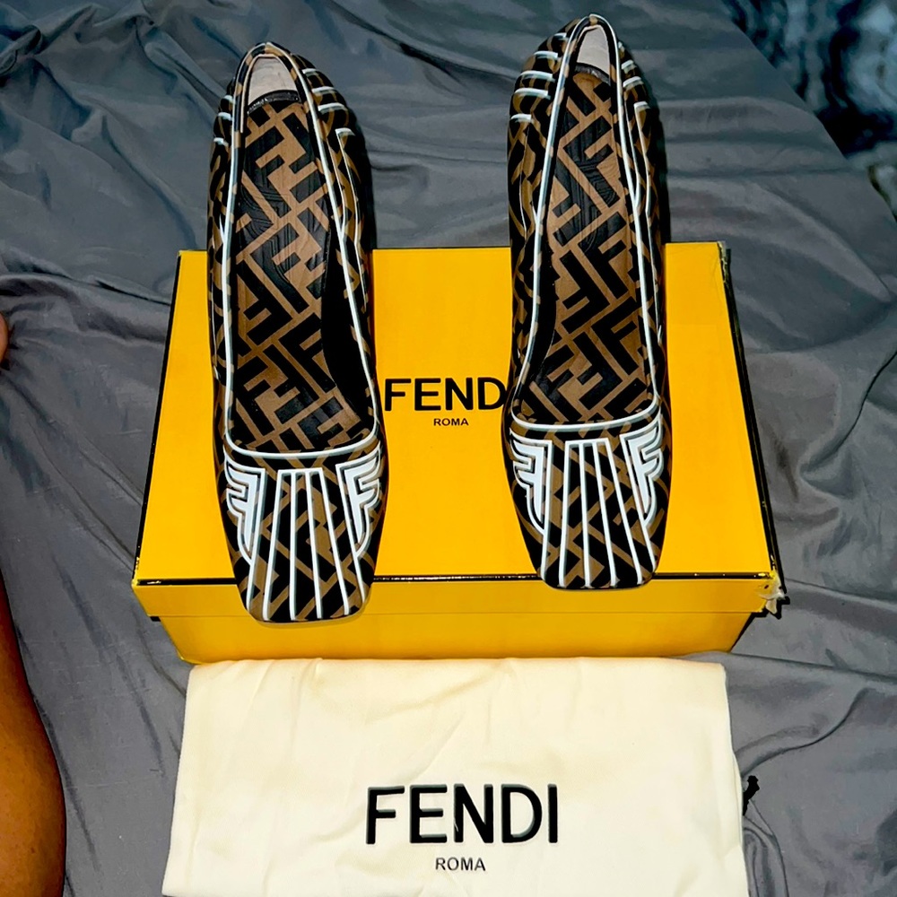 Brand New never worn FENDI square toe pumps (39)